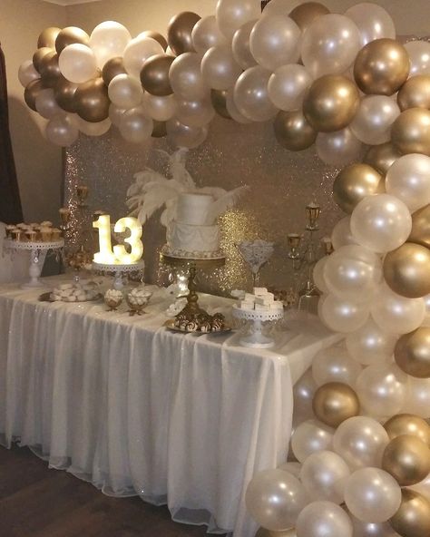 Beige White And Gold Party Decor, Golden Bday Decoration, White Bday Decorations, Gold White Party Decoration, All White 18th Birthday Party, White And Golden Birthday Decoration, Sweet 16 Party Ideas Gold And White, Birthday Party Gold And White, All White Bday Party