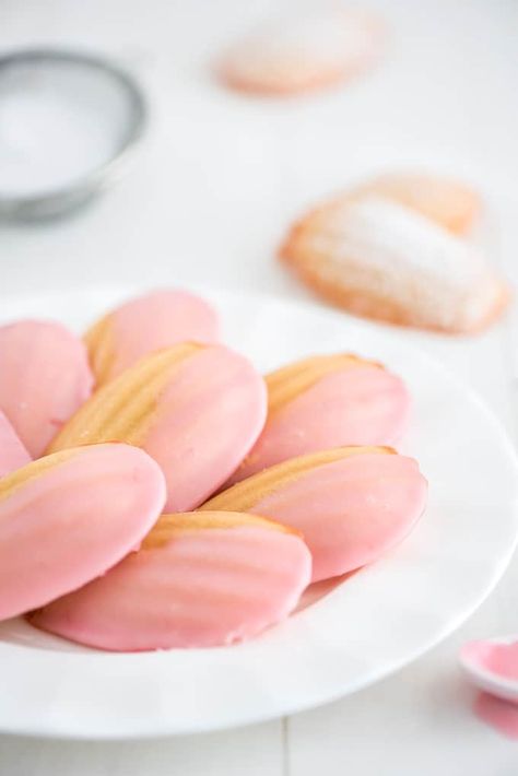 EVERYTHING you wanted to know about Madeleines! These come out perfect every time! Madeleines, French Baking, Baking, iambaker, Madeleine Recipes, perfect madeleines #madeleines #madeleinerecipe Madeleine Recipes, Madeline Cookies Recipe, Madelines Recipe, French Madeleines, Madeline Cookies, Madeleine Recipe, American Buttercream, Madeleine Cookie, French Baking