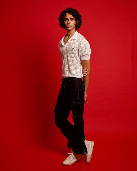 Male Model Pose, posing ideas, posing tips, grateful, photoshoot pose, photoshoot ideas, models, fashion model Male Fashion Pose Reference, Poses For Male Models, Full Body Poses Male, Yearbook Poses, Mens Pose, Arm Poses, Male Posing, Illustration Poses, Model Streetwear