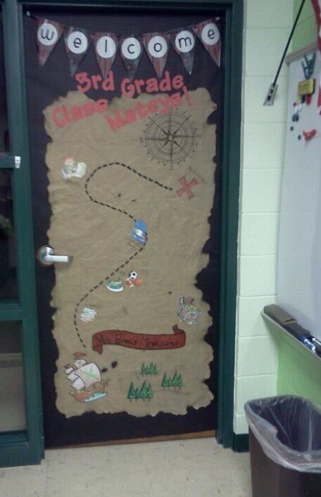 Pirates School Theme, Pirate Door, Pirate Theme Classroom, Teach Like A Pirate, Pirate Classroom, Nautical Classroom, Pirate Room, School Doors, Pirate Day