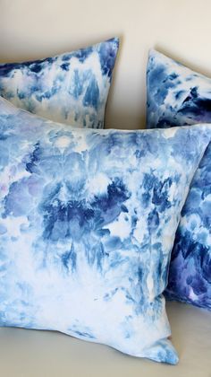 Procion Blueberry Dye Diy Tie Dye Techniques, Tie Dye Patterns Diy, Pillows Blue, Dyed Pillows, Dyeing Tutorials, Dyeing Fabric, Ice Tie Dye, Tie Dye Crafts, Pillow Projects