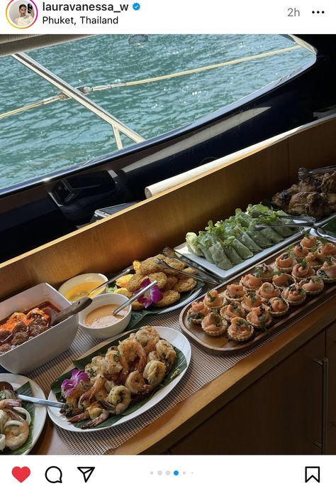 Yacht Food, Seafood Bar, Seafood Lasagna, Mediterranean Summer, Seafood Appetizers, Seafood Salad, Foods And Drinks, Luxury Yachts, Wedding Menu