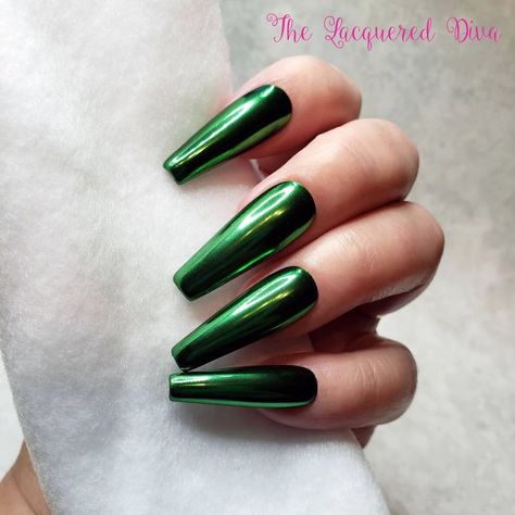 Green Mirror Nails, Green Ombre Nails, Chrome Acrylic Nails, Nail Art Vert, Green Chrome Nails, Etsy Nails, Panda Stuff, Nails Hand Painted, Nails Colorful