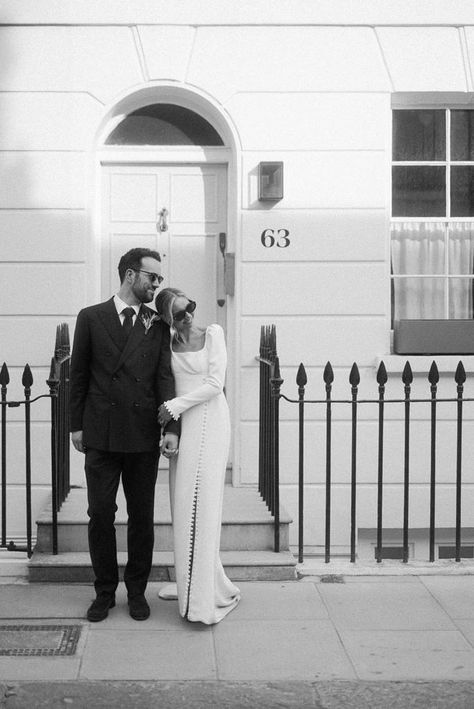 Cool Belgravia London wedding bride and groom black and white photography White Building Photoshoot, London Civil Wedding, London Courthouse Wedding, London City Wedding, London Wedding Aesthetic, London Engagement, Micro Wedding Photography, London Engagement Photos, London Engagement Shoot