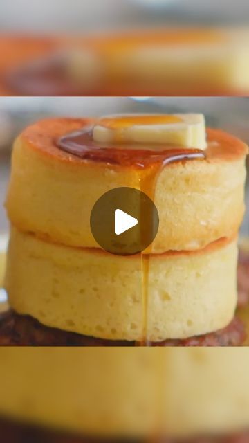 How To Make A Souffle Pancake, Fluffy Souffle Pancake Recipe, Easy Souffle Pancakes, Big Fluffy Pancakes, Japanese Sufle Pancake Recipe, Fluffy Japanese Souffle Pancakes Recipe, Pancakes And Sausage, Japanese Souffle Pancakes, Souffle Pancakes