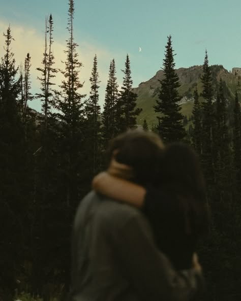 exploring the mountain forest together 🤎 Couple Working Out Together Aesthetic, Metal Couple Aesthetic, Mountain Couple Aesthetic, Couple Camping Aesthetic, Hiking Couple Aesthetic, Couple Hiking Aesthetic, Couple In Mountains, Mountain Trip Aesthetic, Mountain Life Aesthetic