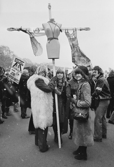 Women's Liberation Movement march, 1971 – in pictures | World news | The Guardian Womens Protest 70s, Womens Liberation Movement, Womens Rights Movement, Speech Prompts, Impromptu Speech, Jane Bown, Liberated Woman, Womens Protest, Feminist Protest