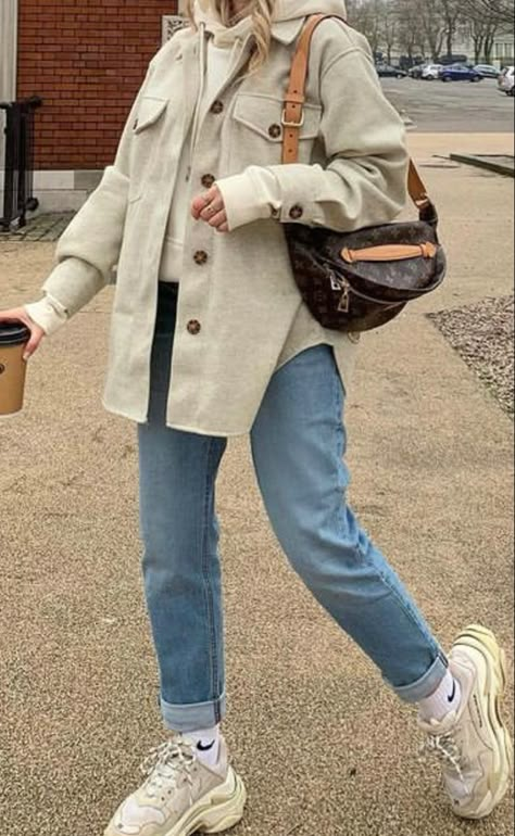 Beige Overshirt Outfit Women, Beige Oversized Jacket Outfit, Beige Jacket Outfit Women, Beige Shacket Outfit Women, Beige Jacket Outfit Winter, Beige Jacket Outfit Casual, Cream Shacket Outfit Women, White Corduroy Jacket Outfit, Cream Shacket Outfit