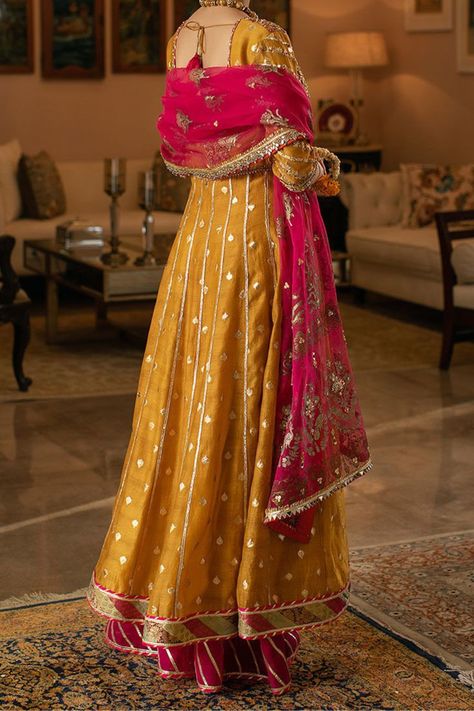 Colour Combination For Mehndi Outfits In UK || Popular Mehandi Bridal Dresses || Mehndi Dress 👗 #mehndioutfits #haldidresses #mehndidresscolourcombination #fashiontime Mehandi Dress, Sharara Dress, Haldi Dress, Mehndi Dress, Function Dresses, Shadi Dresses, Harvest Gold, Pakistani Fancy Dresses, Pakistani Fashion Party Wear