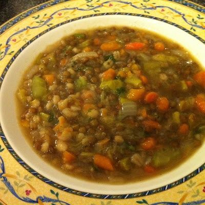 Leek and Lentil Soup - this was amazing. Slight modifications: heated bacon at the beginning of the recipe, took it out and added it back in at the end. Also swapped the thyme for herbs de Provence. So yummy and perfect for winter!! Chicken Tomatoes, Lentil Soup Recipe, Bacon Soup, Soup Easy, Lentil Soup Recipes, Leek Soup, Soup Kitchen, Savory Soups, Chowder Recipes