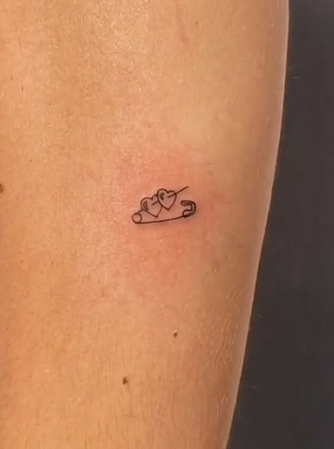 Tattoo Ideas To Represent Siblings, Wholesome Tattoo Ideas, Minimalistic Sister Tattoos, Oldest Sister Tattoo, Minimalist Sibling Tattoos For 3, Sibling Dedication Tattoo, Sister Memory Tattoos, Brother And Sister Tattoo Ideas Funny, Tatoos After Heartbreak