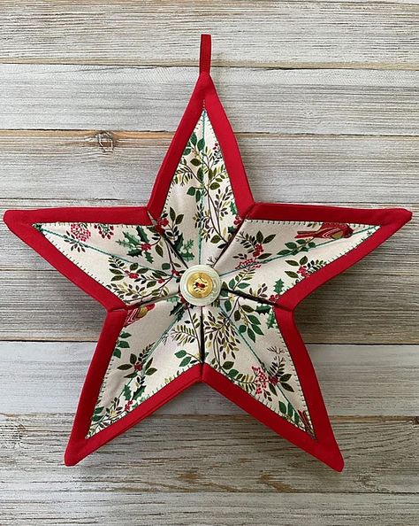 These Fabric Stars Are Great for Many Occasions - Quilting Digest Christmas Tree Quilted Ornaments, Patchwork, Tela, Natal, Christmas Fabric Stars Diy, Cloth Christmas Ornaments Diy, Folded Fabric Christmas Tree Ornaments, Diy Quilted Christmas Ornaments Free Pattern, Fabric Christmas Decorations Diy