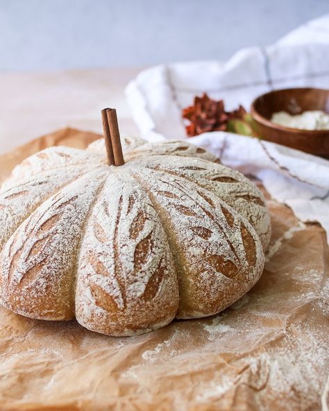 Sourdough Patterns, Scoring Patterns, Berry Ideas, Pumpkin Sourdough, Sourdough Scoring, Bread Pumpkin, Bread Scoring, Sourdough Loaf, Pumpkin Loaf