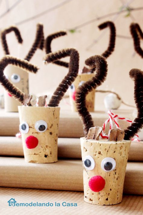 DIY - Wine cork reindeer ornaments - Make a herd! Reindeer Cups, Homemade Christmas Ornaments Diy, Cork Crafts Christmas, Wine Cork Ornaments, Cork Ornaments, Christmas Decorations Cheap, Diy Christmas Ornaments Easy, Diy Christmas Tree Ornaments, Wine Corks