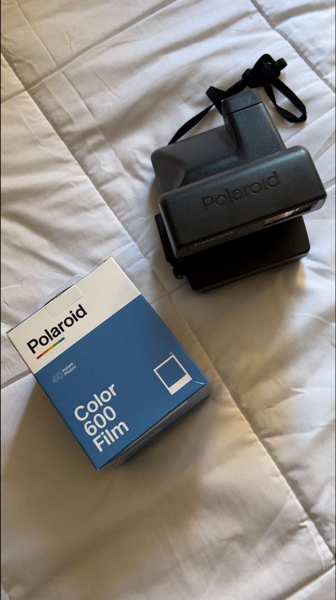 Polaroid Camera, Polaroid 600 Pictures, Polaroid 600 Film, Camera Polaroid, Film Camera Photography, Polaroid 600, Film Vintage, Instant Photos, Polaroid Pictures