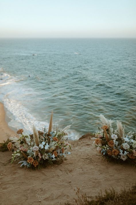 Elopement Floral Ceremony, Beach Elopement Decorations, Beach Elopement Ceremony Decor, Beach Cliff Elopement, Beach Elopement Bouquet, Boho Beach Micro Wedding, Point Dume Elopement, Beach Elopement Ceremony Set Up, Malibu Beach Elopement