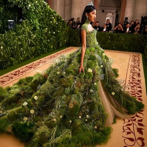 If the Met Gala participants had truly embraced the theme of ‘Garden of Time’, this is what they could have looked like!! Amidst cascading floral arches and verdant pathways, celebrities are adorned in attire that transcends mere fashion; it’s an ode to the passage of time itself. Picture breathtaking gowns adorned with delicate, shimmering clockwork motifs, where intricate gears replace traditional embroidery. Celebrities don headdresses resembling blooming timepieces, where each petal and g... Celebrity Met Gala Dresses, Met Gala Garden Of Time, Garden Of Time Met Gala, Garden Of Time Dress, Gala Inspiration, Plant Fashion, Natural Crafts, Floral Arches, Moss Fashion