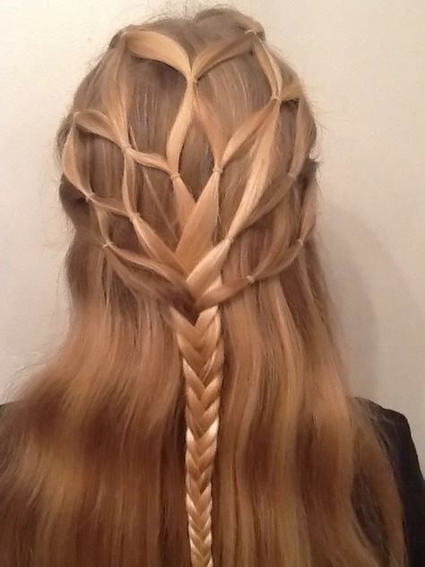 Elven hairstyle? - being modeled by a descendent of the house of Finarfin, I think. XD Popular Haircuts, Older Women Hairstyles, Stylish Hair, Hair Dos, Hair Designs, Larp, Pretty Hairstyles, Hair Hacks, Tree Of Life