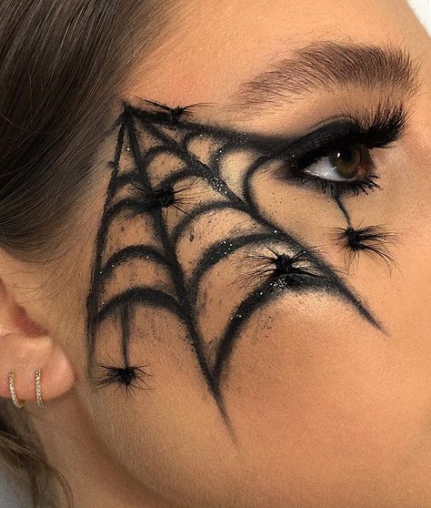 Simple Spider Web Makeup, Cobweb Face Paint, Cobweb Makeup Halloween, Face Paint Spider Web, Spider Web Makeup Halloween, Spiderweb Makeup Halloween, Web Face Paint, Spider Make Up, Spider Web Face Paint