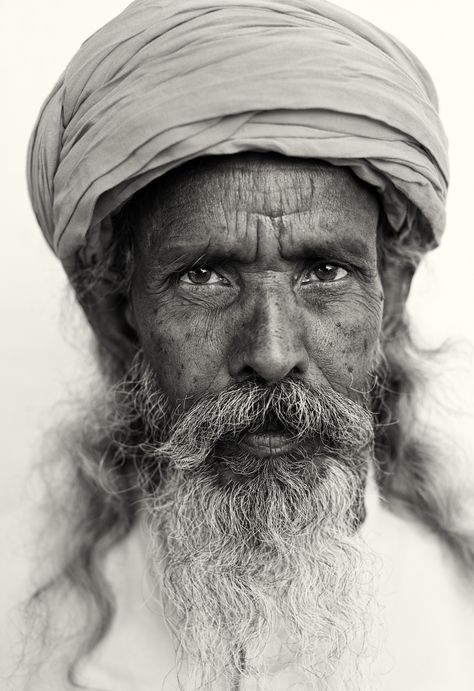 Indian Portrait Reference, Old Portrait Photography, Black And White Portrait Photography, Black And White Photography Portraits, Old Man Portrait, Black And White People, Realistic Sketch, Sketch Portrait, Old Portraits