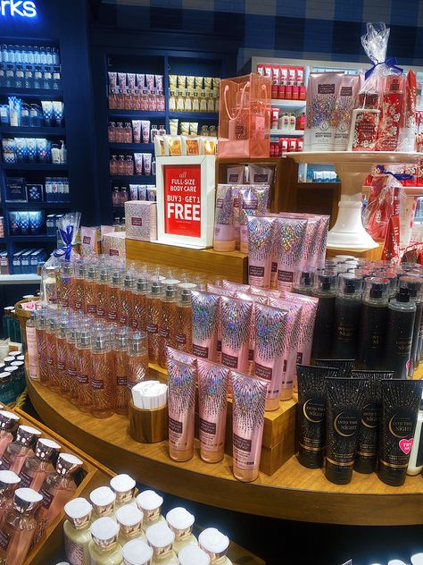 Bath And Body Works Store, Bath N Body Works, Body Hygiene, Hygiene Care, Bath And Body Works Perfume, Shower Skin Care, Bath And Body Care, Perfume Lover, Body Care Routine