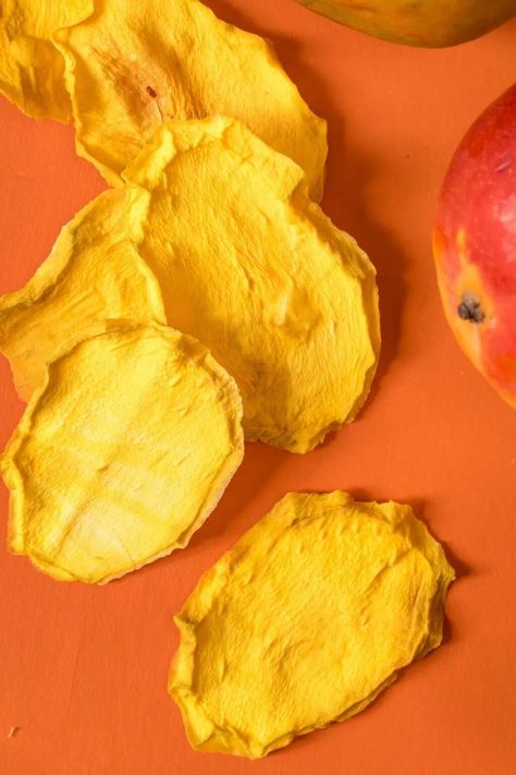 Dried mango slices are such a great snack! In this step-by-step post we'll show you everything you need to know to make your own dehydrated mango Mango Products, Dried Mango Recipe, Dehydrated Mango, Dried Mango, Fruit Slices, Tropical Snacks, Stewed Fruit, Fruit Chip, Mango Pudding