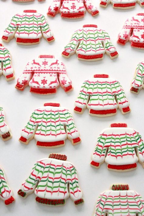 Icing Decorating Tips, Royal Icing Tips, Royal Icing Cookie Decorating, Christmas Decorated Cookies, Christmas Sweater Cookies, Cookie Decorating Tips, Ugly Christmas Sweater Cookies, Sweater Cookies, Ugly Sweater Cookie