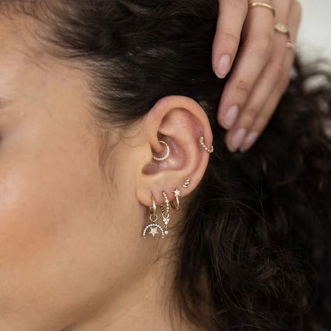 ZOREH V. #jewellery Beautiful, everyday jewellery that you never have to take off, featuring aolid 9k gold and sterling silver with diamonds and semi-precious stones. = https://fave.co/3laFigO Daith Ear Piercing, Daith Hoop, Daith Rings, Daith Jewelry, Daith Piercing Jewelry, Curated Ear, Cool Ear Piercings, Cute Ear Piercings, Daith Earrings