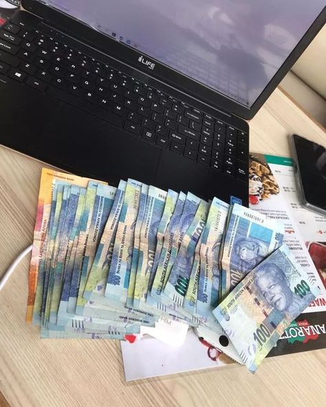 Sa Money, Mafia House Aesthetic, 21st Birthday Wishes, Money Buys Happiness, Money Counter, Tupac Quotes, Money Vision Board, Mo Money, Trading Quotes