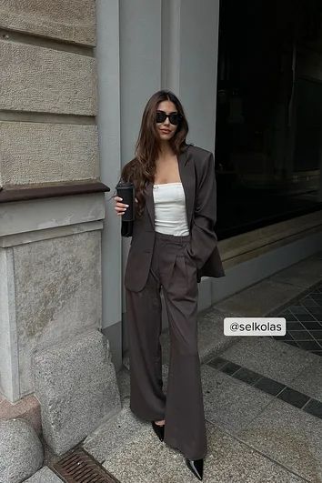 High Waisted Trousers Outfit, Blazer Outfits For Women Classy, Brown Trousers Outfit, Claire Rose, Cute Professional Outfits, Blazer Outfits For Women, Trouser Outfit, Short Brown Hair, Brown Blazer