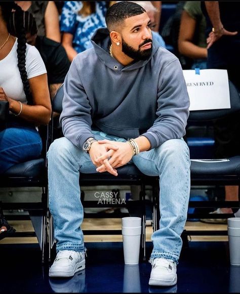 Drake Style, Drake Fashion, Drake Clothing, Aubrey Graham, Champagne Papi, Black Men Fashion Urban, Aubrey Drake, Nba Outfit, Black Men Fashion Casual