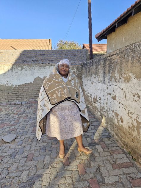 Sesotho Traditional Blankets, Basotho Traditional Wear, Pedi Dresses, Basotho Blankets, Zulu Traditional Attire, South African Traditional Dresses, African Traditional Wear, African Fabric Dress, African Traditional Dresses