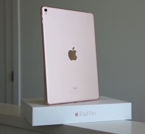 My rose gold iPad Pro 9.7" ❤️it #TotalAddiction Ipad Pro Rose Gold, Ipad Rose Gold, Ipad Pr, Rose Gold Ipad, Bff Phone Cases, Tech Inspiration, Cool Tech Gadgets Electronics, Ipad Accessories, Apple Laptop