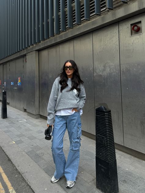 RELAXED CARGO JEANS - BLUE WASH curated on LTK Blue Cargo Jeans Outfit Winter, Cargo Jean Outfits Women, Cargo Jeans Outfit Summer, Cargo Jeans Winter Outfit, Cargo Jeans Outfit Winter, Jean Cargo Outfit, Cargo Denim Pants Outfit, How To Style Cargo Jeans, Blue Cargo Jeans Outfit