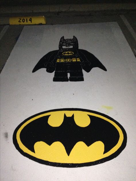 Batman senior parking spot Cute Parking Spot Painting Ideas, Highschool Parking Spot Ideas, Senior Year Diy, Parking Lot Painting, Senior Year Things, Creative Pumpkin Painting, Senior Year Fun, Senior Parking Spot, Parking Spot Painting