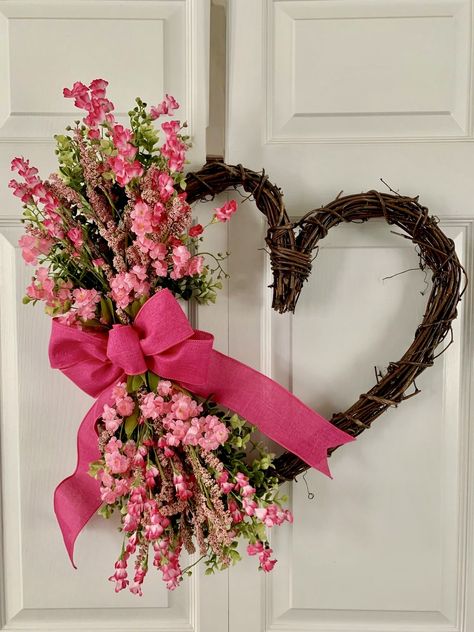 Cute Wreaths, Valentine’s Day Wreath Ideas, Popular Wreaths, February Wreath, Valentines Day Wreaths, Pink Floral Wreath, Wreath Valentines Day, Heart Wreaths, Heart Shaped Wreath