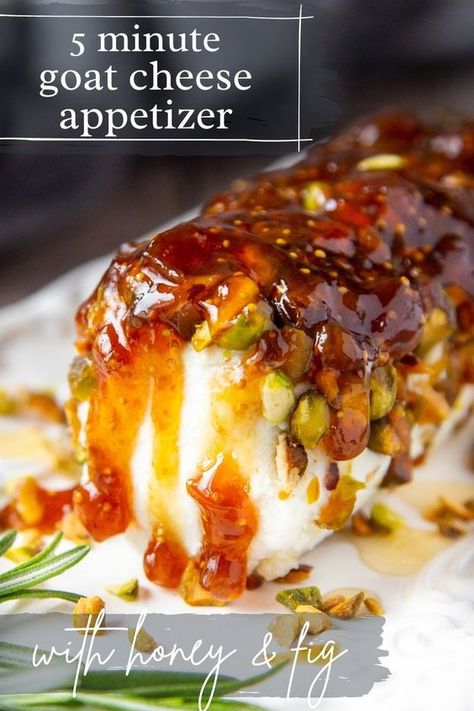 Honey Appetizers, Goat Cheese Appetizer, Cheese Log, Creamy Goat Cheese, Cheese Appetizer, Goat Cheese Recipes, Fig Recipes, Cheese Ball Recipes, Charcuterie Recipes