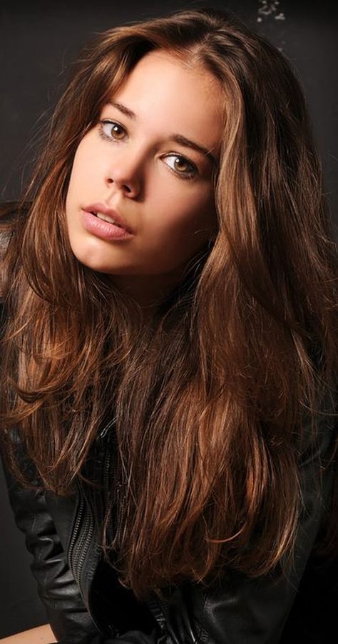 Pictures & Photos of Laia Costa - IMDb Long Philtrum Beautiful, Long Philtrum, Laia Costa, Spanish Beauty, Straight Hair Extensions, 00s Fashion, Red Brown Hair, Face Portrait, Hair Color Auburn