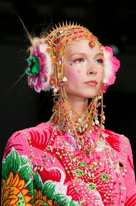 Manish Arora Makeup Fall 2014 Paris Fashion Week Manish Aurora, Mongolian Empire, Manish Arora, Hippy Chic, Head Piece, Fashion Week Runway, Manish, Fall 2014, Dolce & Gabbana