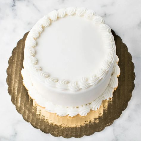 Wedding Cake 6 Inch, Round Anniversary Cake, Plain White Cake Simple, Basic Cake Designs, Simple Round Cake, Vintage Round Cake, 6 Inch Round Cake, White Round Cake, Plain White Cake