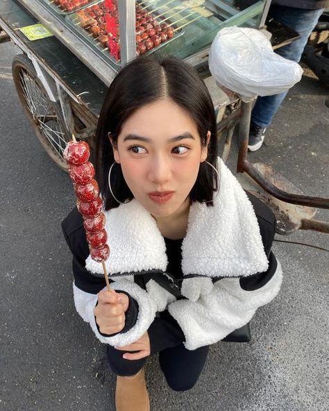 yuyu sai on Instagram: "winters in beijing cold but sweet❣️" Osaka Winter, China Pics, Japan Moodboard, Tokyo Winter, Tokyo Picture, Korea Winter, Tokyo Photos, Japan Outfits, Japan Winter