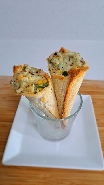 Appetizer Recipes Vegetarian, Bread Cones, Pizza Cones, Weekend Recipes, Pizza Cheese, Corn Cheese, Cheese Sandwich Recipes, Dry Herbs, Sunday Breakfast