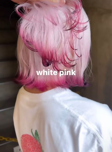 Pink And White Hair Aesthetic, Pink And White Hair Color, Fox Hair Color Tips, Blonde And Pink Short Hair, White Hair With Pink Tips, White Hair Pink Tips, Fox Hair Dye Style, Fox Tips Hair Dye, Fox Tip Hair