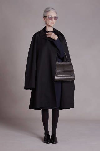 The Row Linda Rodin Style, Old Lady Dress, Linda Rodin, Store Outfits, 90s Clothes, Fall 2014 Fashion, Fashion Edgy, Advanced Style, Ageless Style