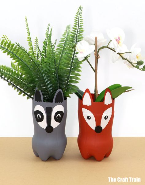 woodland animal plastic bottle planters Diy Recycle Plastic, Recycler Diy, Plastik Recycling, Bottle Planters, Plastic Bottle Planter, Plastic Bottle Crafts Diy, Raccoon Design, Recycled Crafts Kids, Fox Crafts