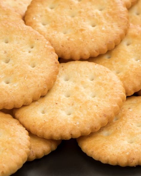 These Homemade Ritz Crackers are the Easiest Thing You'll Make All Week | Kitchn Buttery Crackers Recipe, Recipe For Ritz Crackers, Essen, Jatz Crackers Recipes, Cracker Biscuits Recipe, Vegan Ritz Cracker Recipes, Easy Crackers Recipe, Salted Crackers Recipes, Salty Snack Recipes Homemade