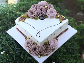 Birthday Cake For Women Square, Square Anniversary Cake, Anniversary Cake Square, Square Birthday Cakes For Women, Square Cake Designs Simple, Square Flower Cake, Cake Kotak, Square Cake Design Birthdays, Anniversary Sheet Cake