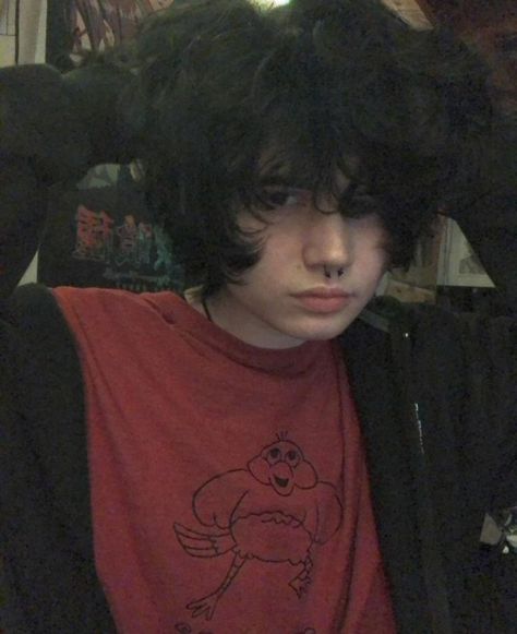 Emo Guy Hairstyles, Pretty Boy Faceclaims, Short Hairstyles Transmasc, Masc Hair Round Face, Ftm Haircuts Straight Hair Short, Ghost0id Hair, Masculine Gender Envy, Alt Guy Hair, Trans Masc Haircut Fluffy