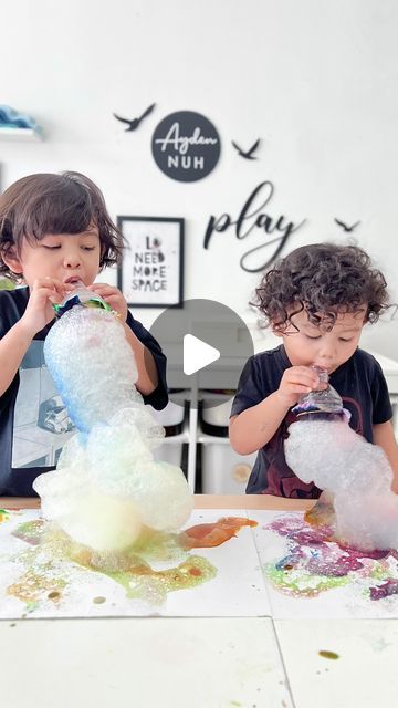 Bubble Science Experiment For Kids, Bubble Art For Kids, Bubble Blowing Activities, Bubble Wrap Sensory Activities, Bubble Making Activity, Bouncing Bubbles Experiment, Oral Motor Activities, How To Make Bubbles, Oral Motor