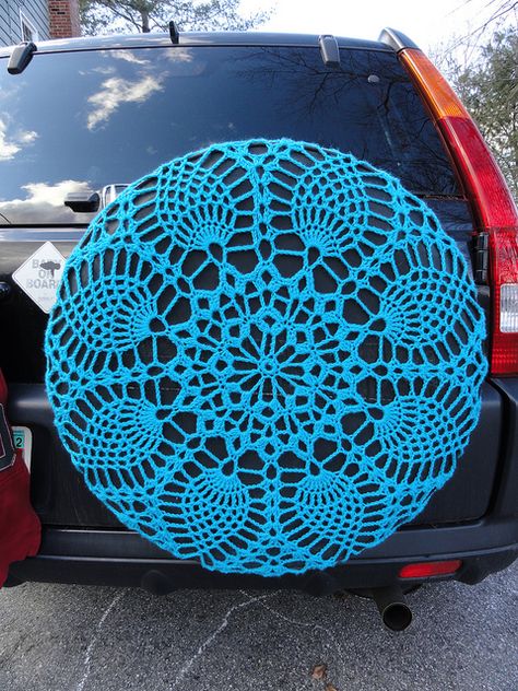 omg are you serious can i please have one for goldie hawn?! (goldie hawn is my honda c-rv) Crochet Tire Cover, American Threads, Cooling Blanket, Tire Cover, Doily Patterns, Spare Tire, Crochet Doilies, Yarn Crafts, Crocheted Item